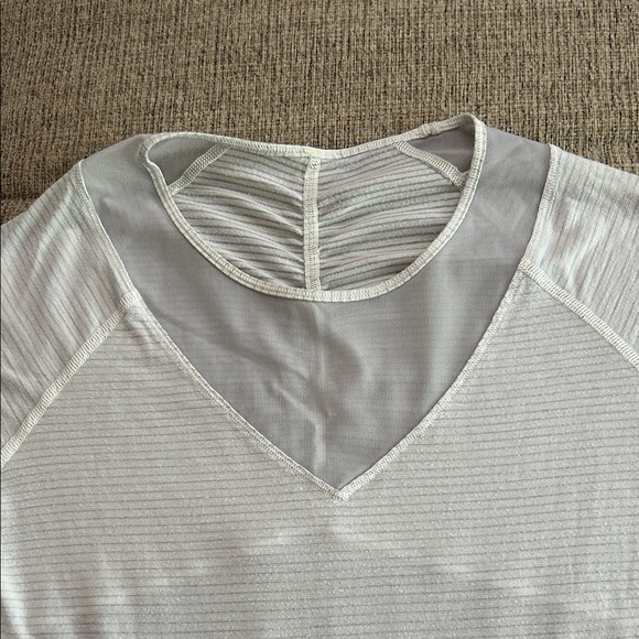 Lululemon Athletica Mesh With Me short sleeve T - Picture 6 of 8